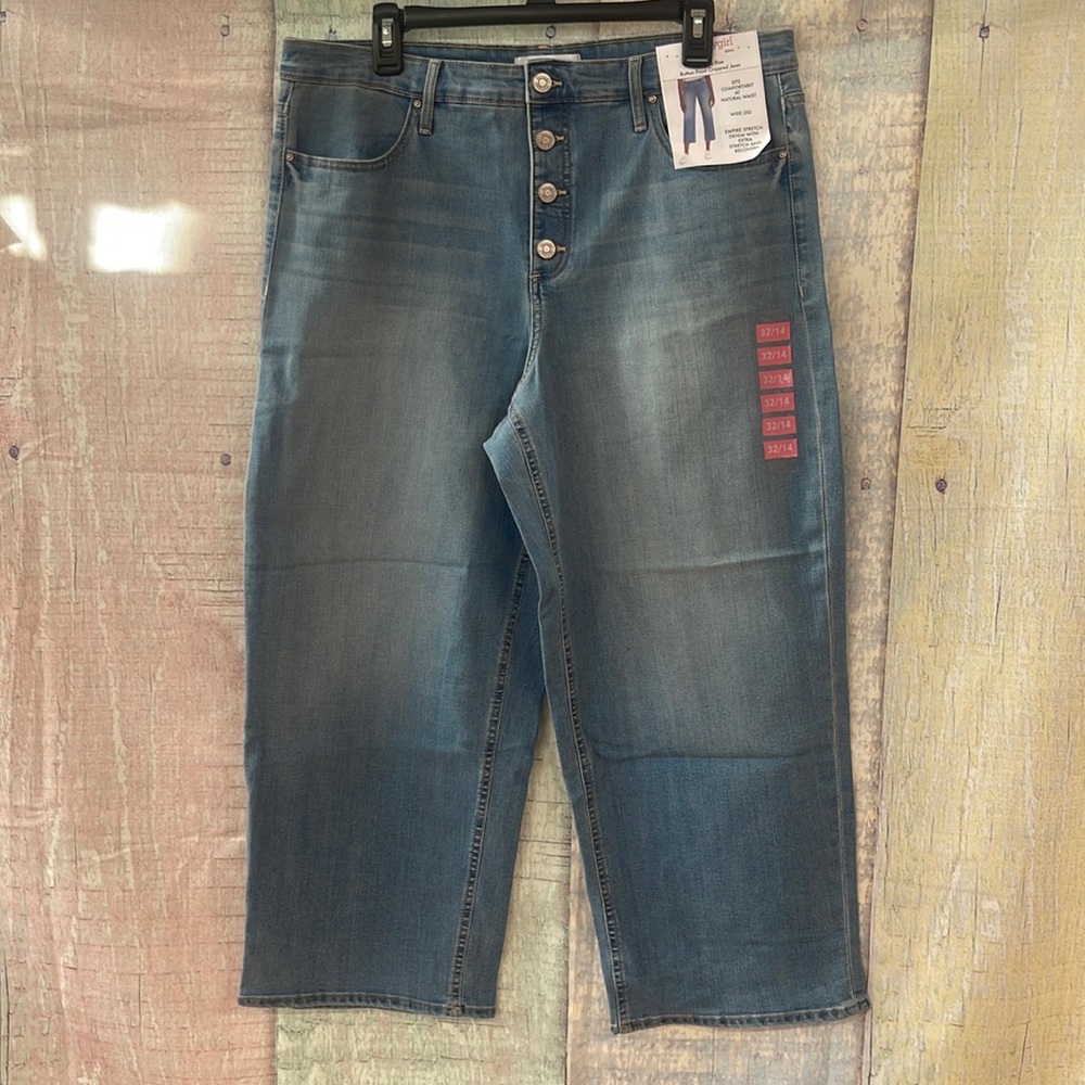 Brand new with tags Woman’s Skinnygirl jeans. Size is 32/14.